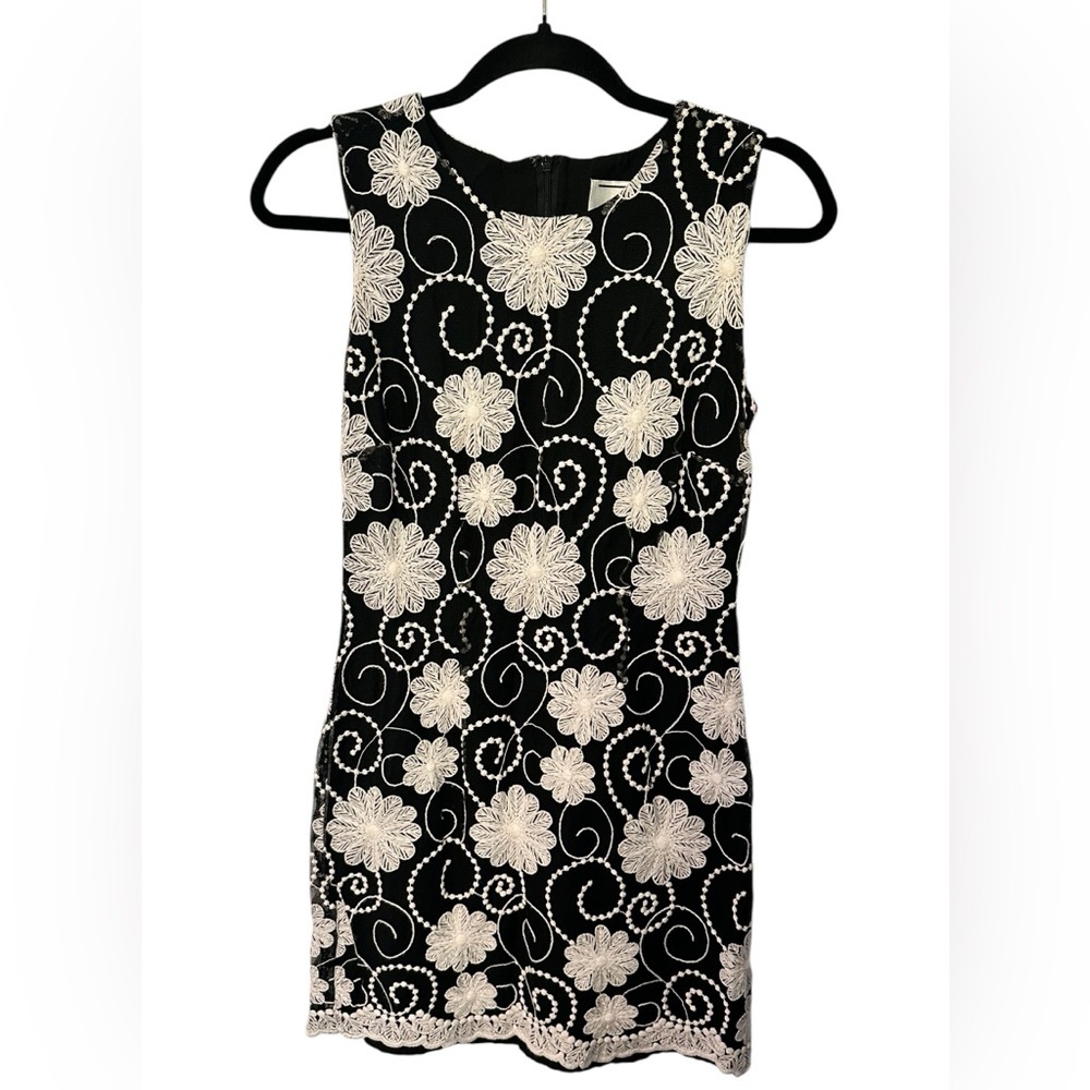 Deborah Laws Black‎ and White Embroidered Dress Zip Back Sleeveless Size 6